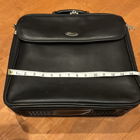 Targus Leather Briefcase - Picture 2 of 6